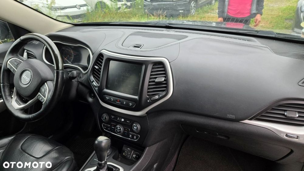 Jeep Cherokee - 25
