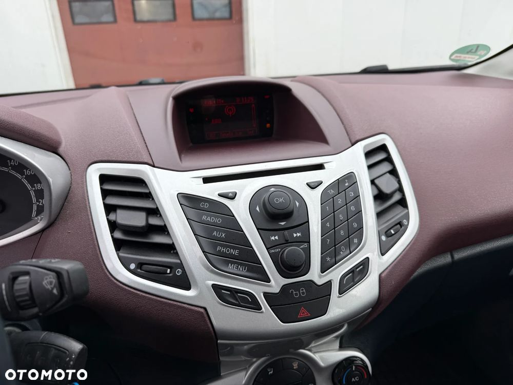 Ford Fiesta 1.25 Celebration - 18