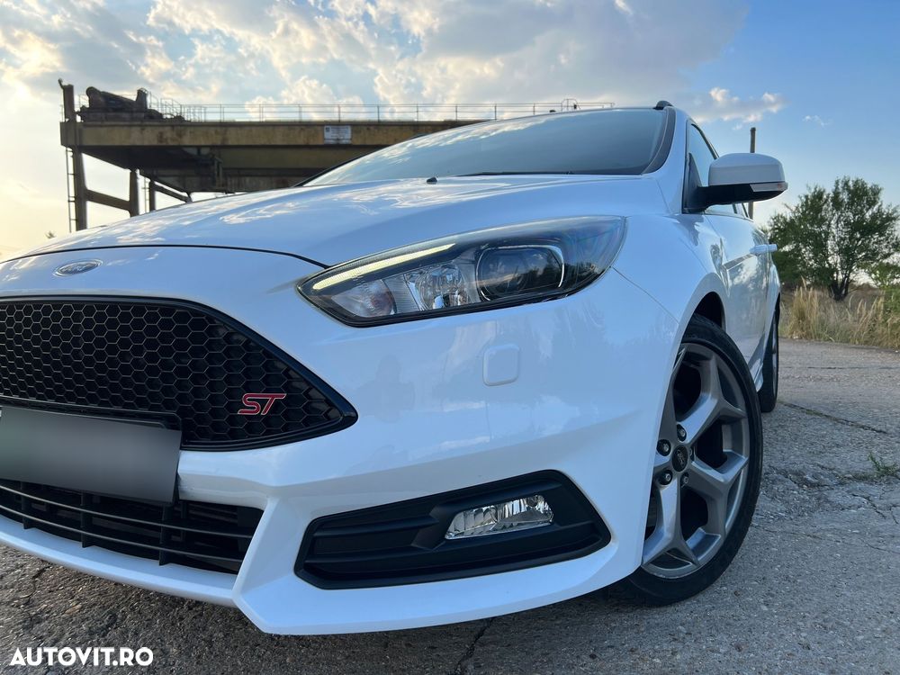 Ford Focus ST - 8