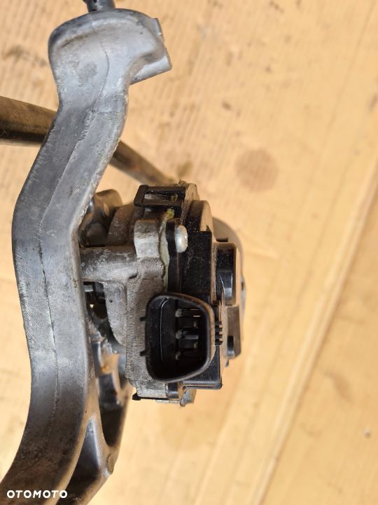 Toyota Auris II E18 mechanizm wycieraczek szyby przedniej czołowej ramiona prawe lewe - 9