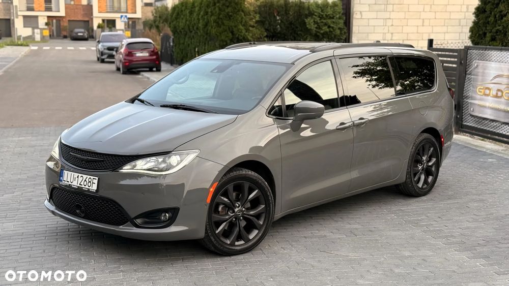 Chrysler Pacifica - 3