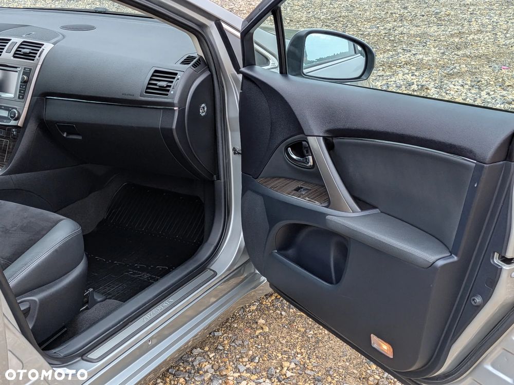 Toyota Avensis 1.8 Sol plus NAVI MS - 24