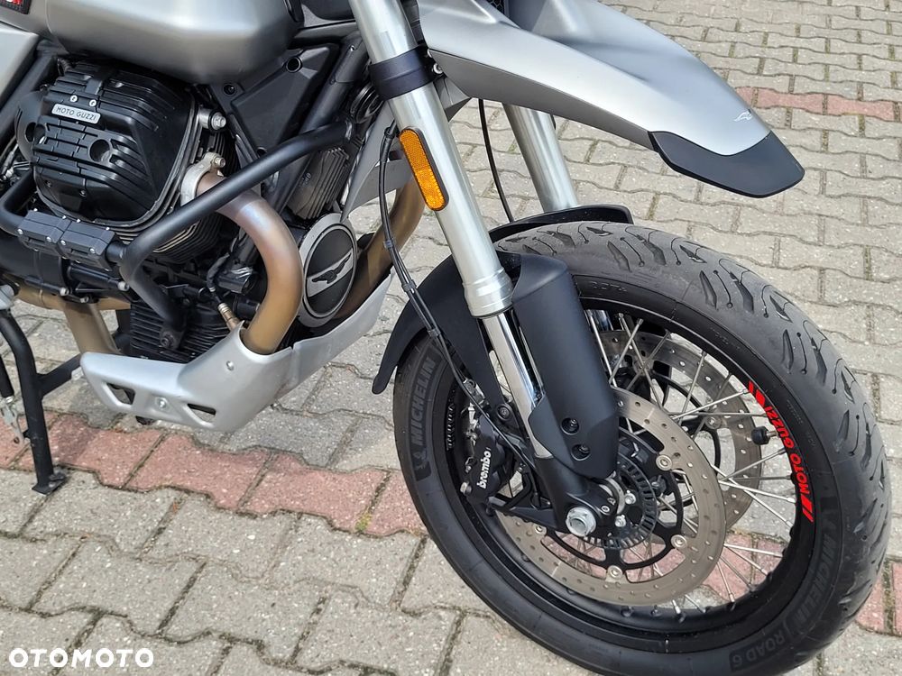 Moto Guzzi V85 - 9