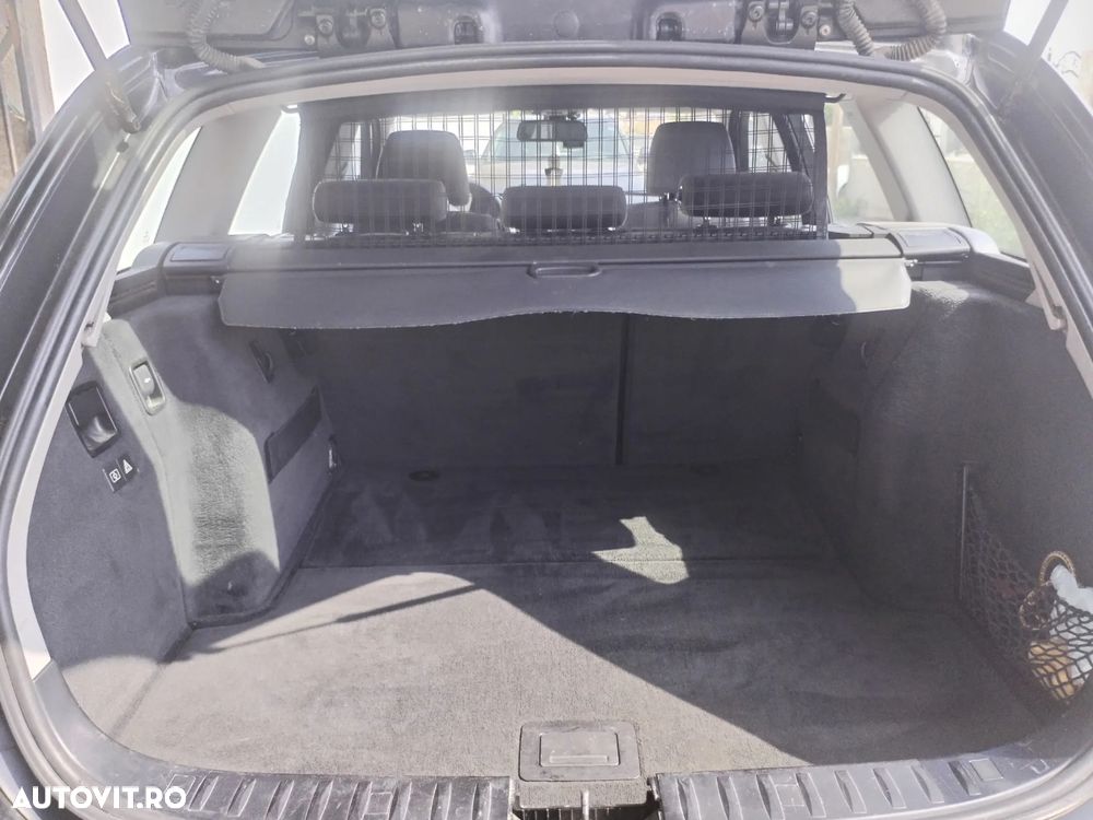 BMW Seria 3 320d DPF Touring Aut. - 8