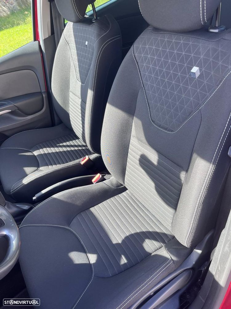 Renault Clio 1.2 16V Confort 130g - 12