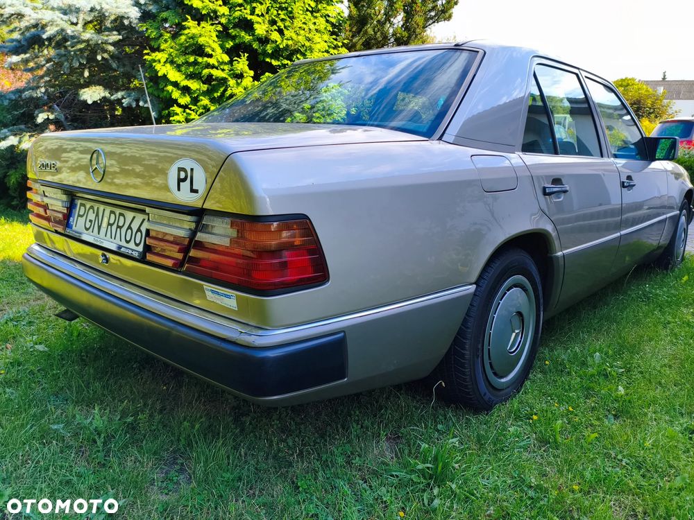 Mercedes-Benz W124 (1984-1993) ver-standard - 3