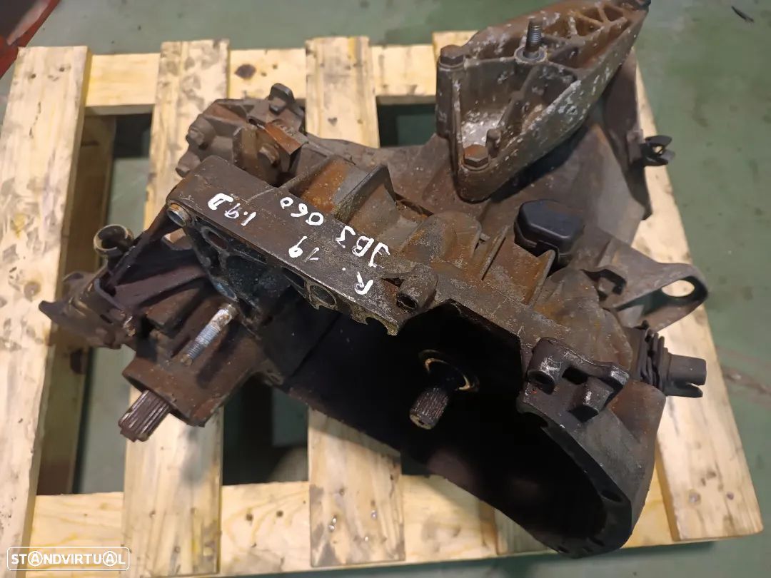 CAIXA DE VELOCIDADES RENAULT 19 1.9D JB3060 - 1