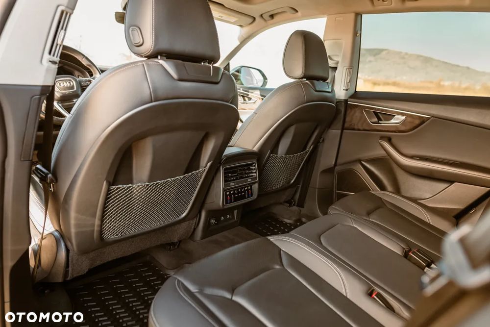 Audi Q8 55 TFSI quattro tiptronic - 15