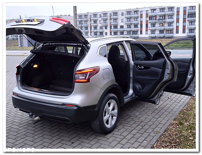 Nissan Qashqai 1.3 DIG-T N-WAY - 16