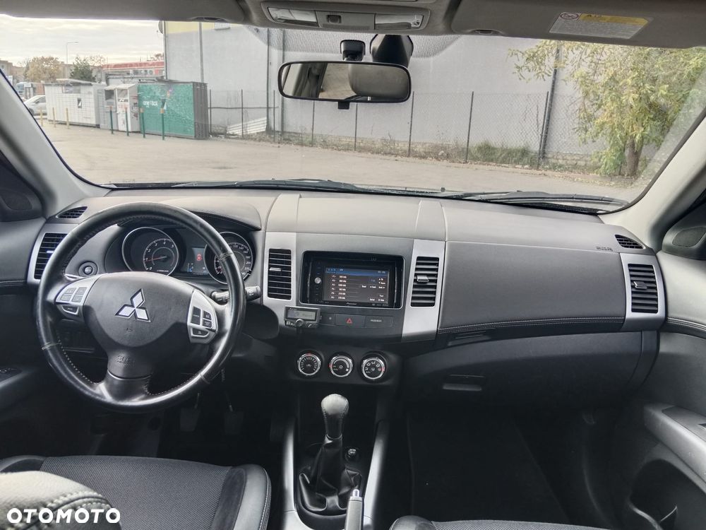 Mitsubishi Outlander 2.0 Intense + NAVI 2WD EU5 - 18
