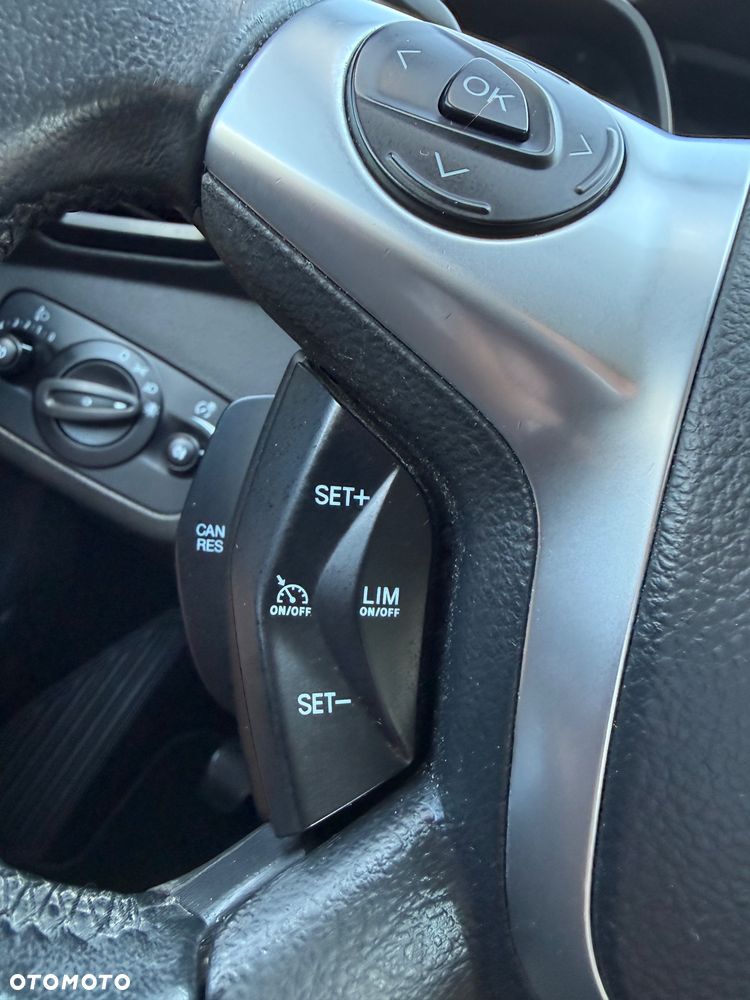 Ford Kuga 1.5 EcoBoost 2x4 Titanium - 24