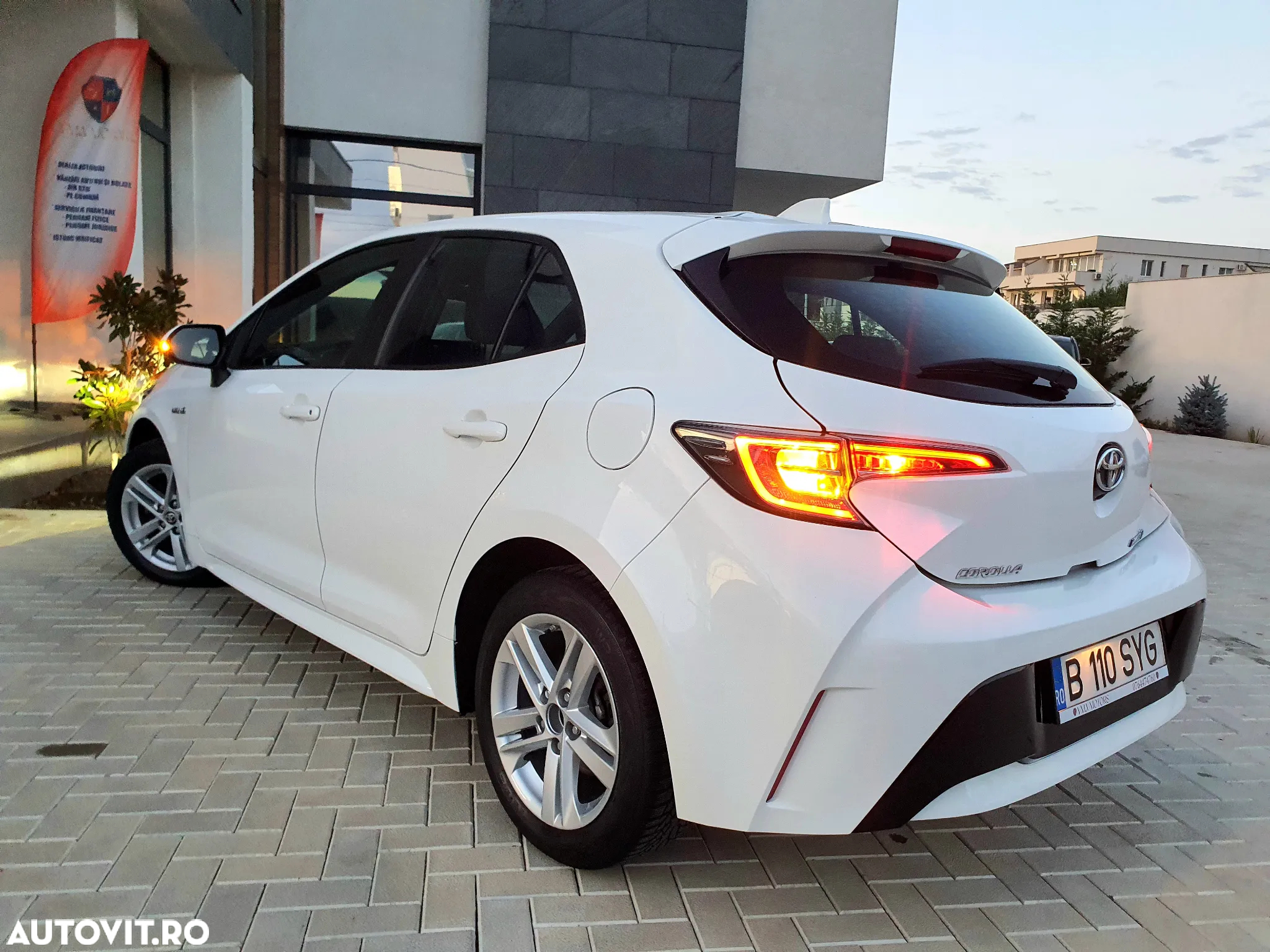 Toyota Corolla 1.8 HSD Dynamic - 8