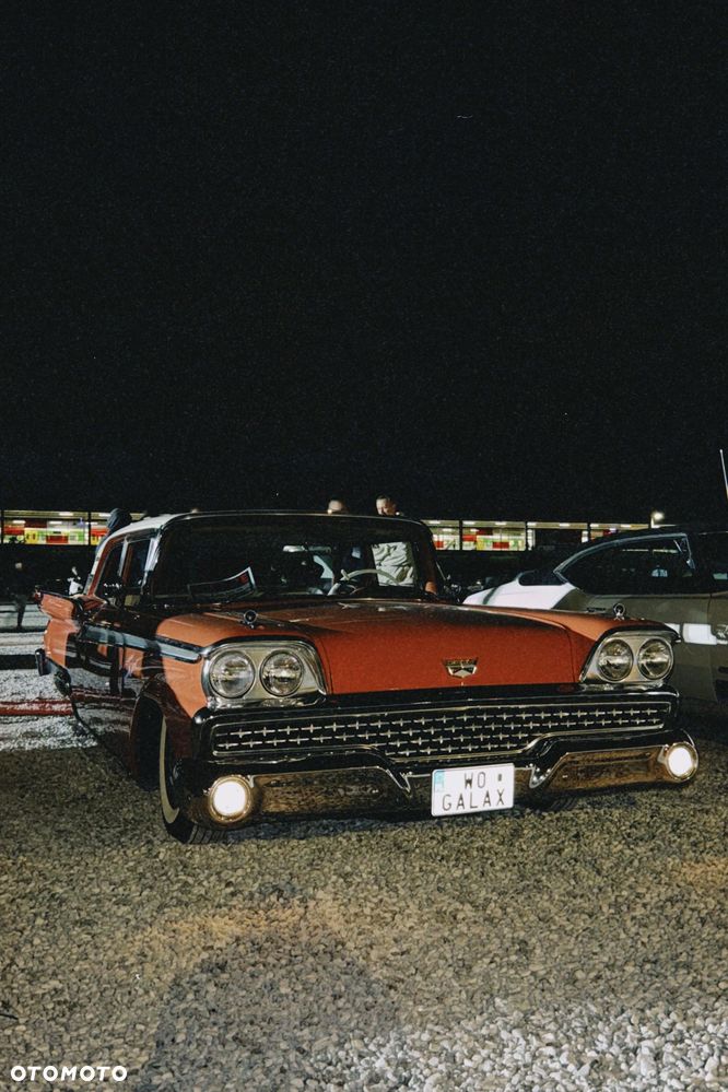 Ford Fairlane - 18