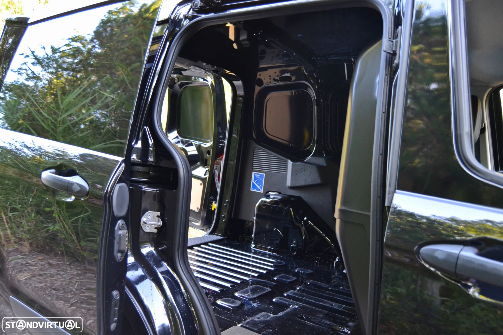Ford Transit Courier 1.5 TDCI ECOBLUE TREND - IVA DEDUTÍVEL - 20