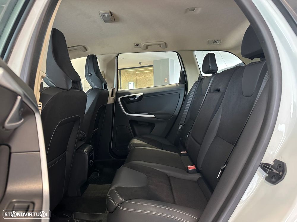 Volvo XC 60 2.4 D3 Momentum Start/Stop - 24