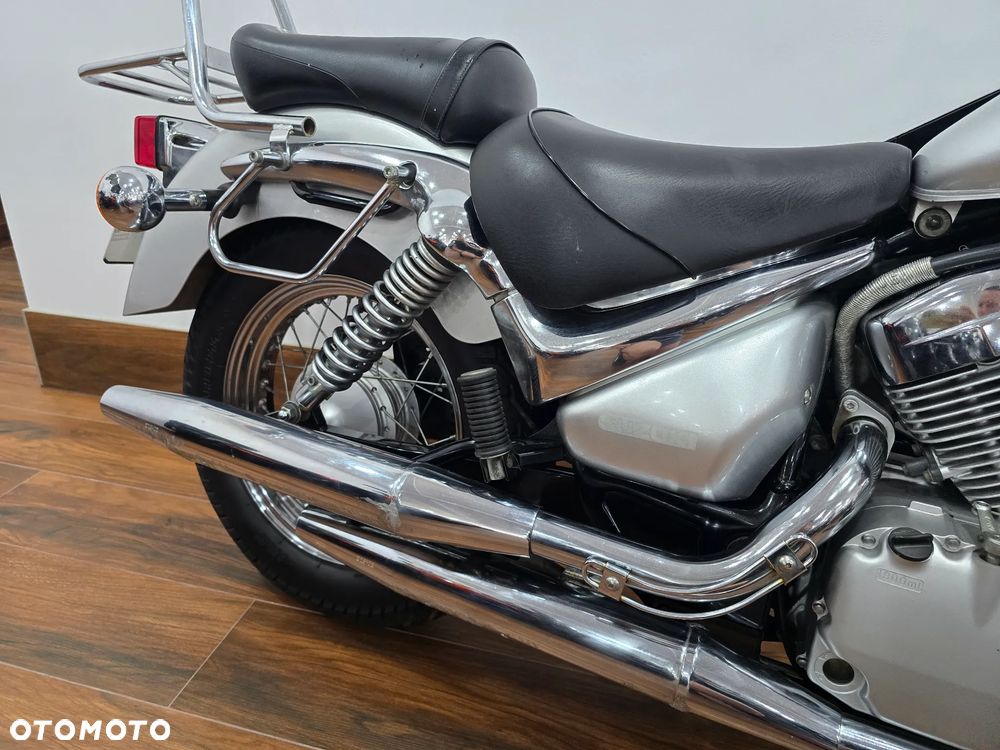 Suzuki Intruder - 13