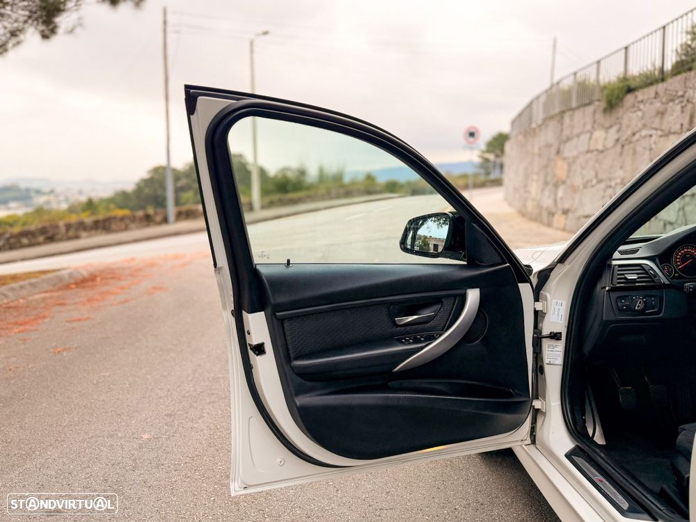 BMW 320 d Pack M - 23