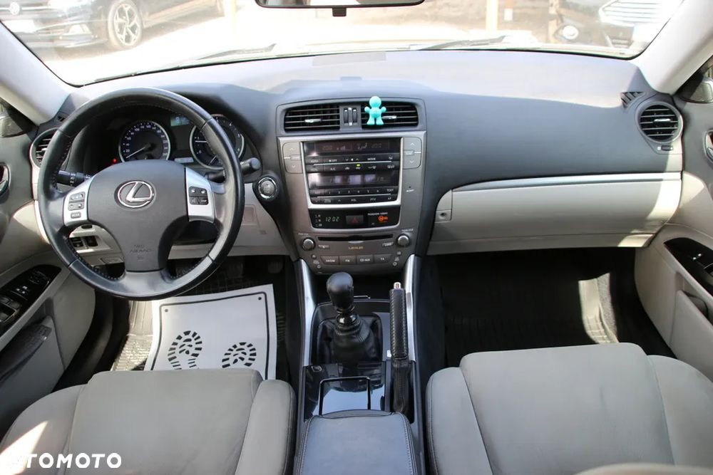 Lexus IS 200d - 15