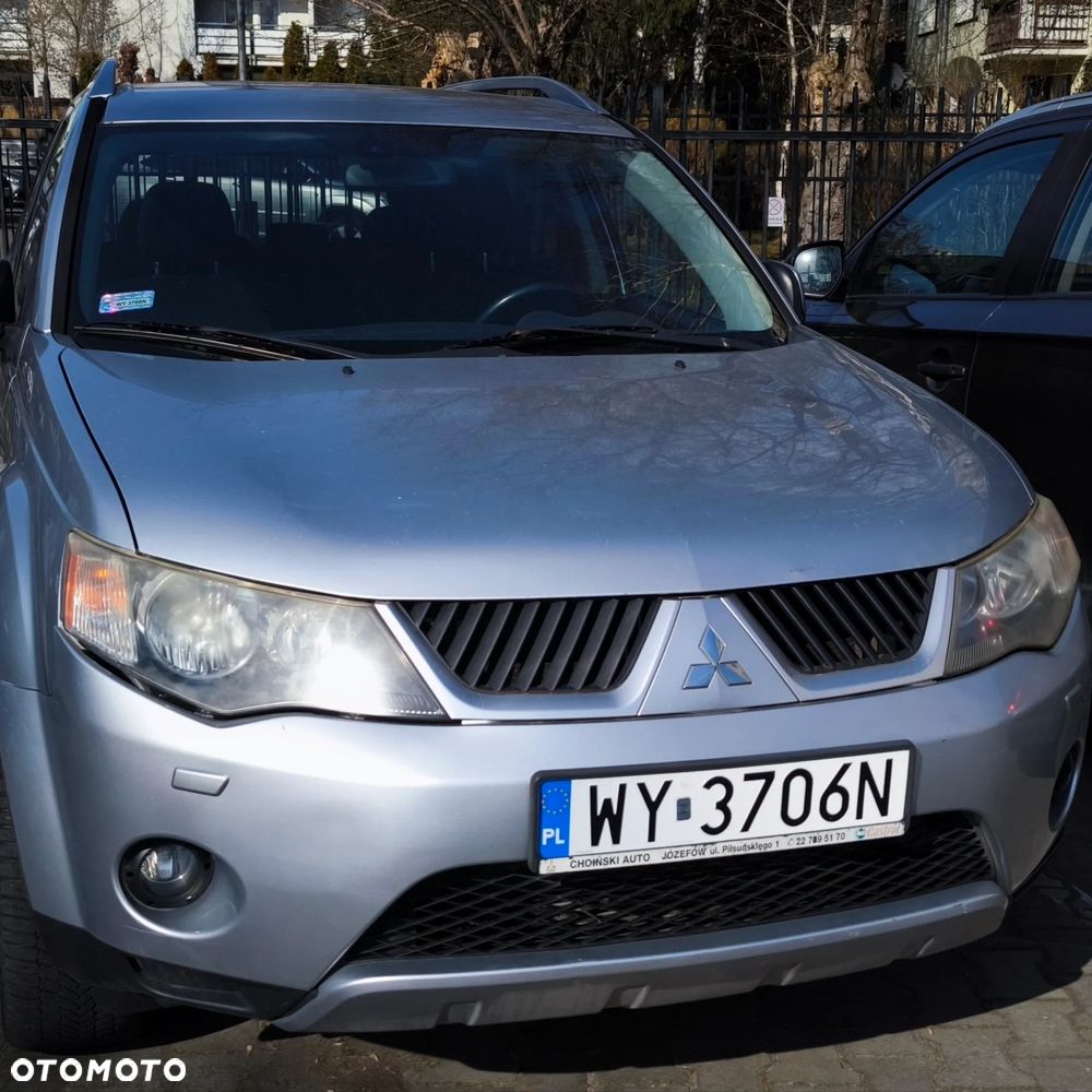 Mitsubishi Outlander - 1