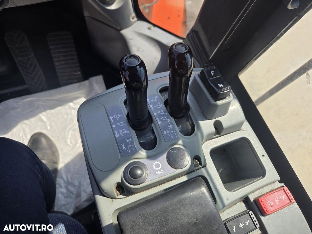Hitachi ZW250-6, 2018, cupa 4mc, produsa in JAPONIA, masa operationala 22,7tone, anv 23,5R25 80% ok, Consum mediu 10l/ora, camera mers masalier, STARE FOARTE BUJNA-posibilitate leasing 2 ani-PROMOTIE 66.900 EUR+Tva - 18