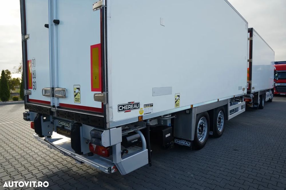 Volvo FM 500 / 6x2 / ANSAMBLU CAMION-REMORCĂ FRIGORIFIC CHERAU (ÎNCĂRCARE PRIN TRECERE) / 8,5 M + 6,8 M / CARRIER SUPRA / MULTITEMPERATURĂ / I-SHIFT / PLATFORMĂ HIDRAULICĂ DHOLLANDIA / AXĂ RIDICABILĂ ȘI VIRATOARE / - 16