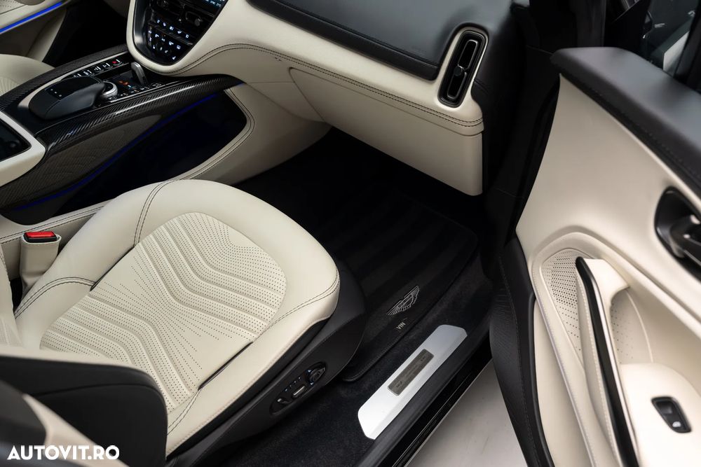 Aston Martin DBX - 37