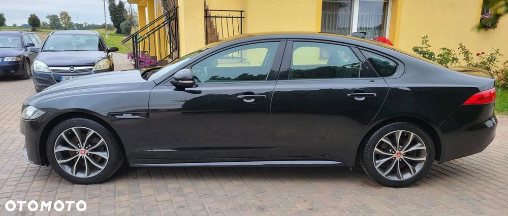 Jaguar XF 20d R-Sport - 30