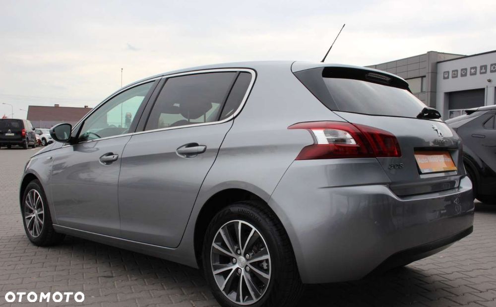 Peugeot 308 - 8