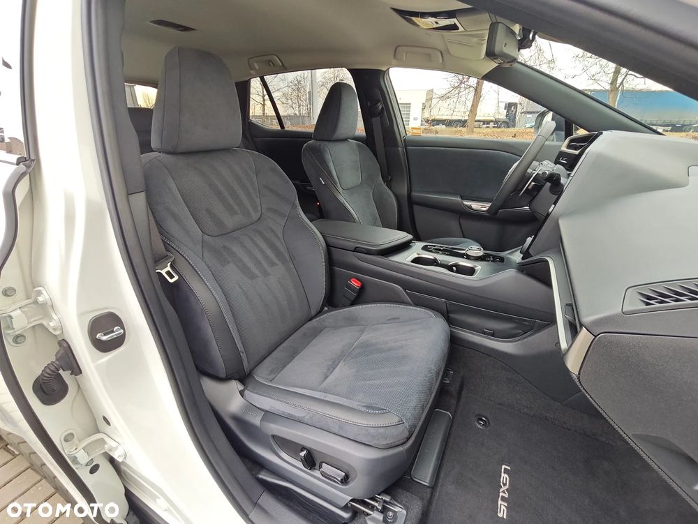 Lexus RZ 450e Omotenashi DIRECT4 - 14