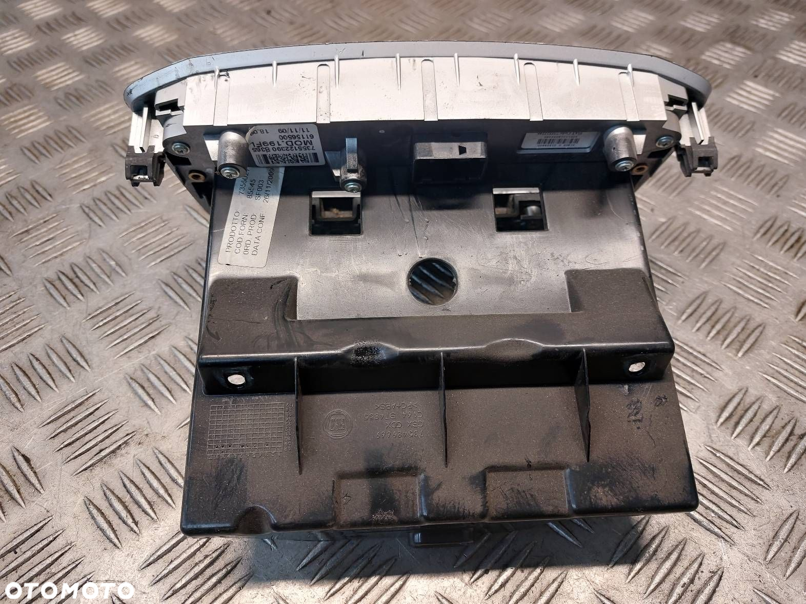 OSŁONA RAMKA RADIA FIAT PUNTO EVO 7355122390 735512246 735489669 - 2