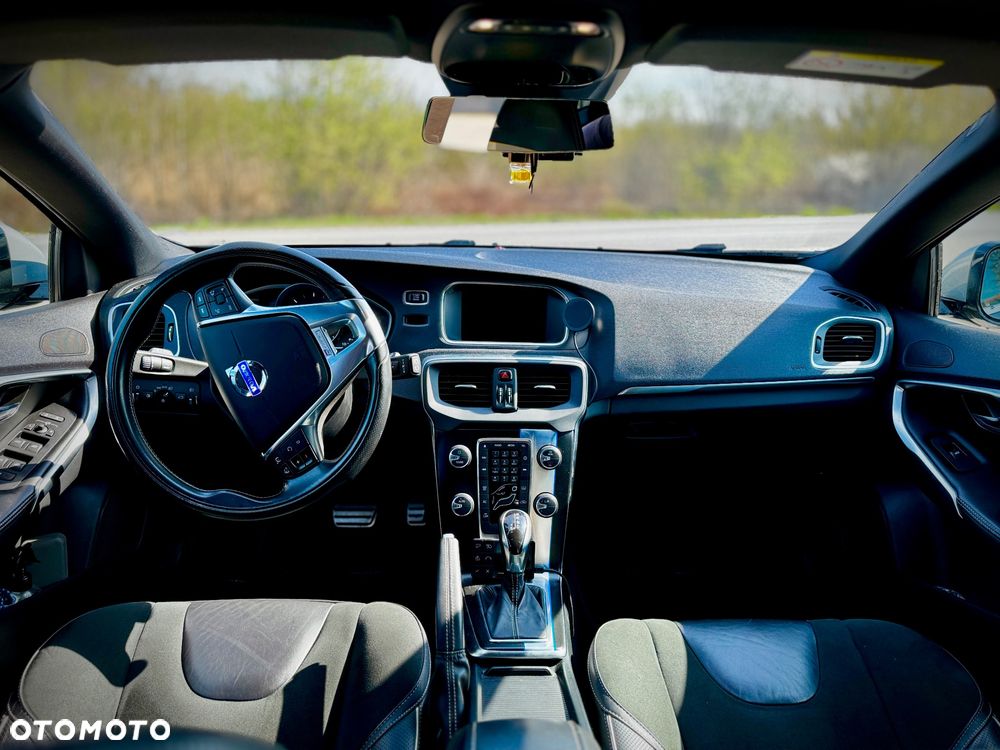 Volvo V40 D4 Drive-E R-Design Momentum - 24