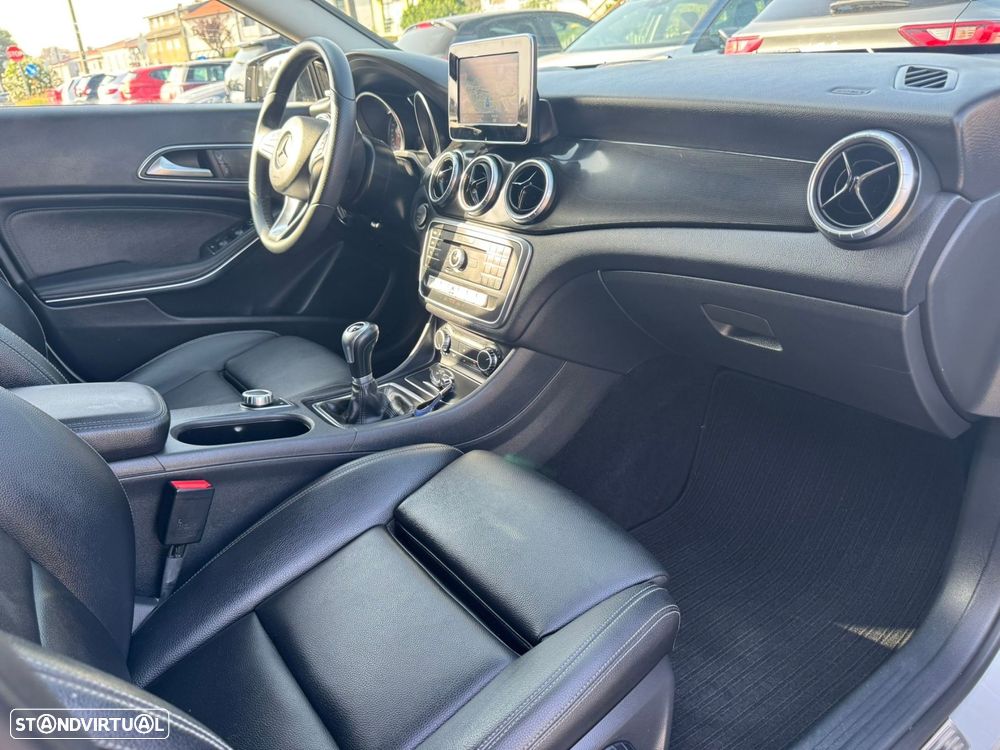 Mercedes-Benz CLA 180 d Shooting Brake - 15