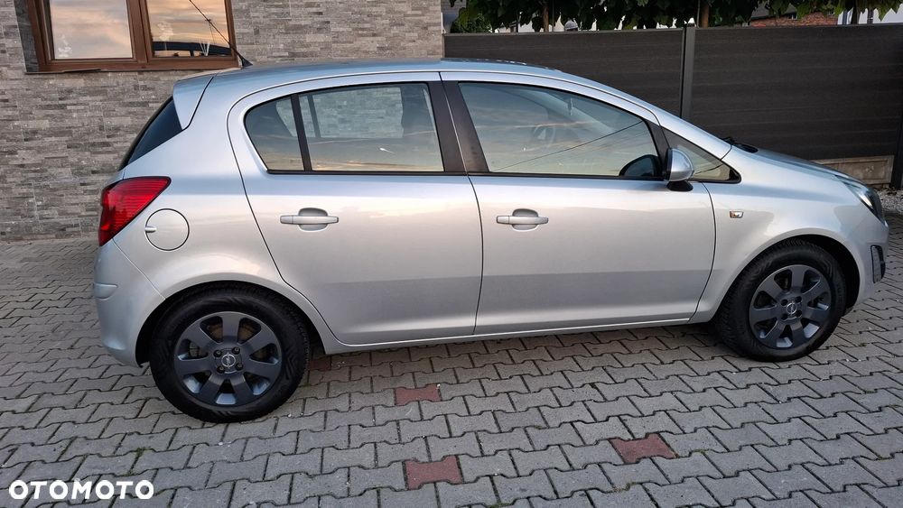 Opel Corsa 1.2 16V Cosmo - 9