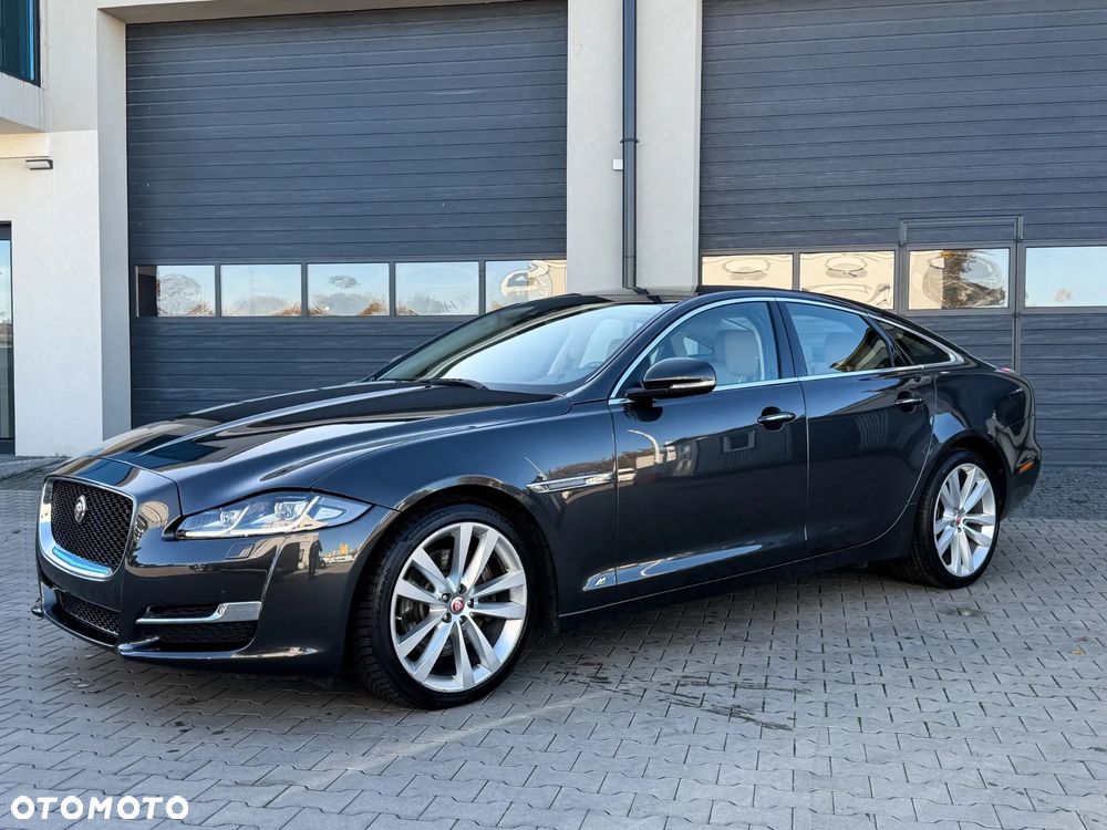Jaguar XJ 3.0 D V6 Premium Luxury - 4