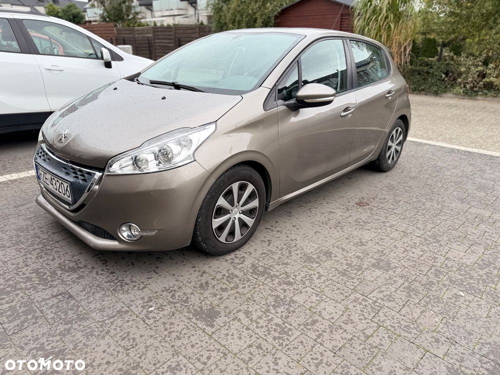 Peugeot 208 2012 photo 2