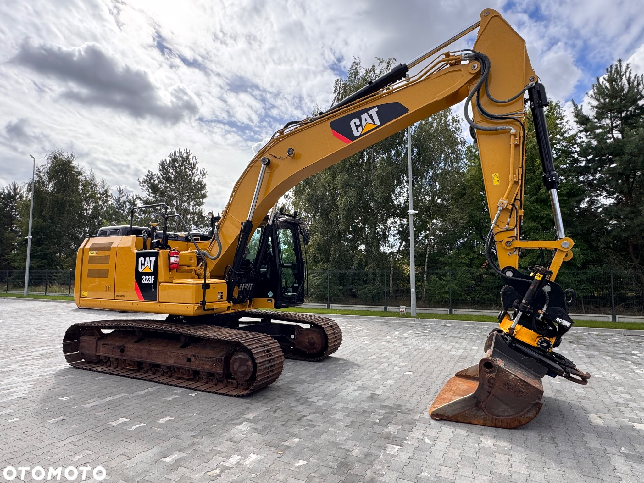 Caterpillar 323FL Cat|2016|6100mtg| rototilt ze szczypcami|system 3D LEICA| - 2