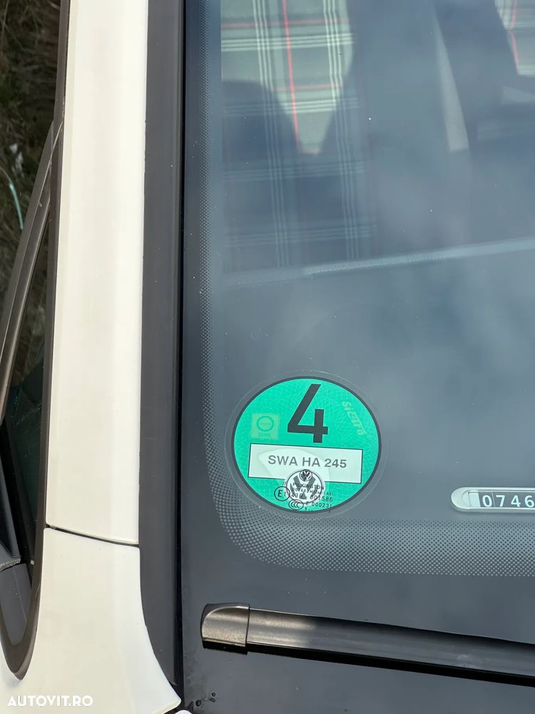 Volkswagen Golf - 37