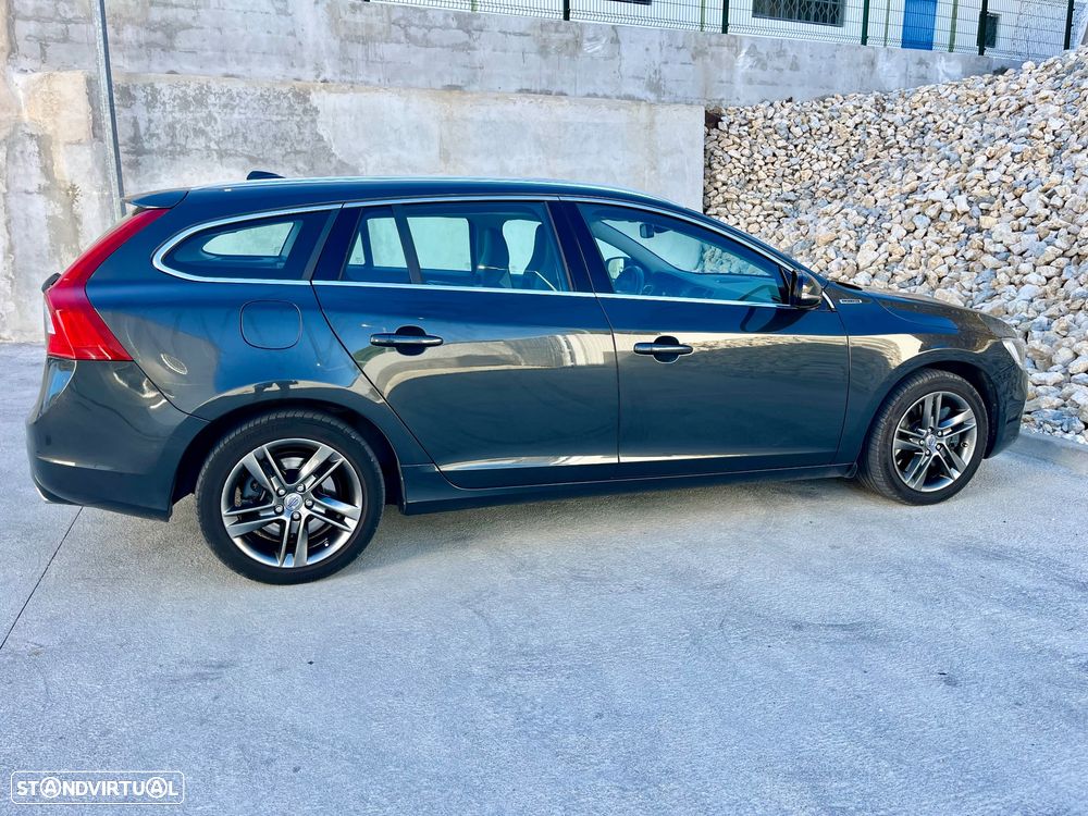 Volvo V60 D6 Plug-In-Hybrid AWD Geartronic Summum - 23