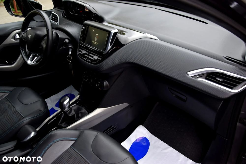 Peugeot 2008 1.2 Pure Tech Allure S&S - 19