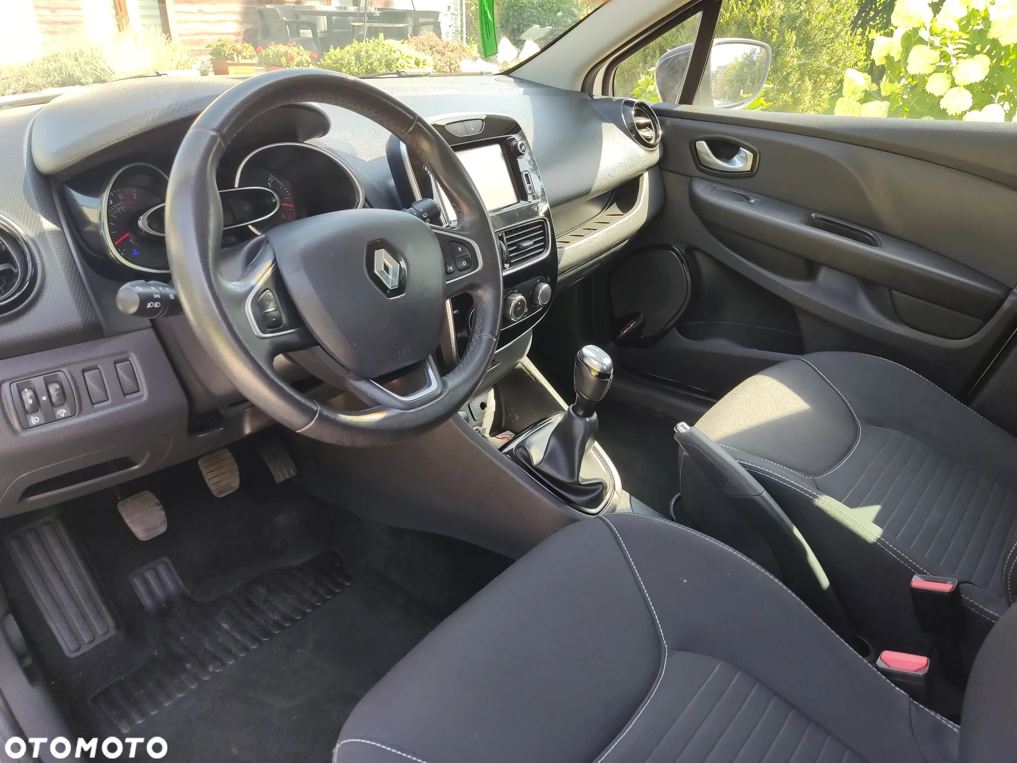 Renault Clio 1.2 16V Limited EU6 - 17