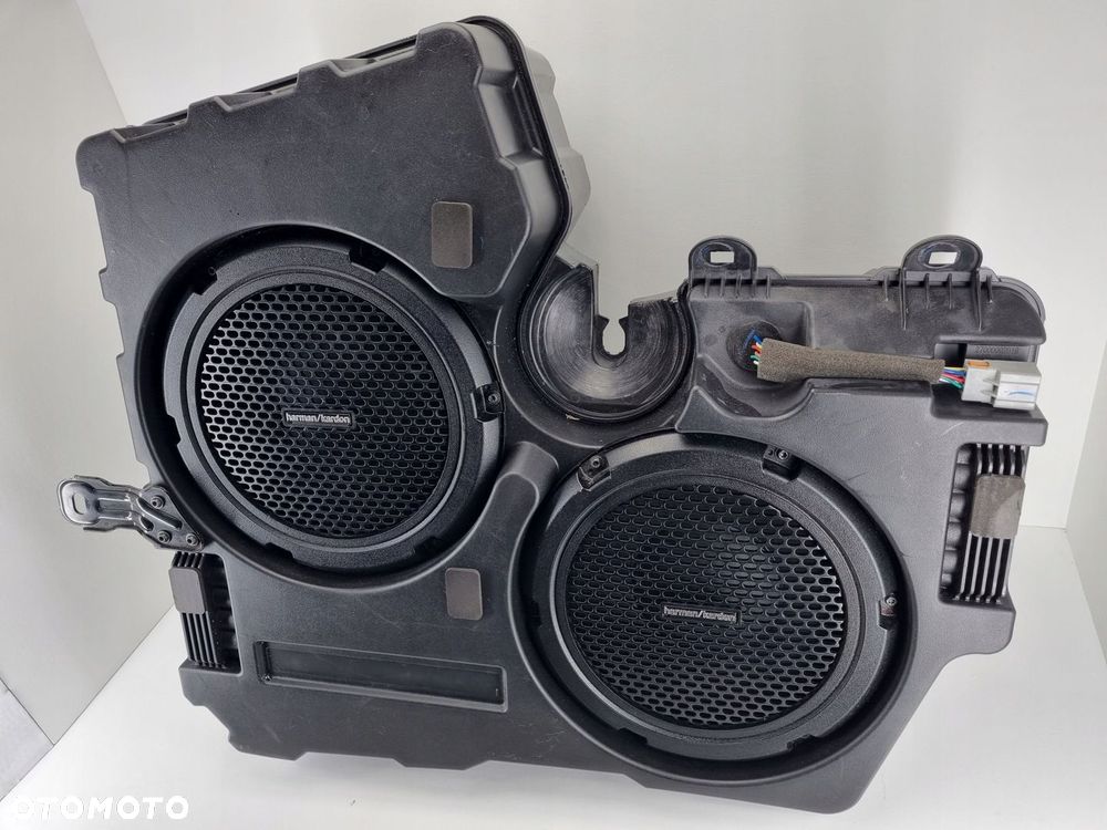 DODGE CHALLENGER SUBWOOFER HARMAN KARDON - 3