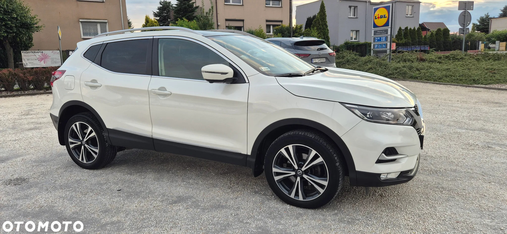 Nissan Qashqai 1.3 DIG-T N-Connecta DCT - 5