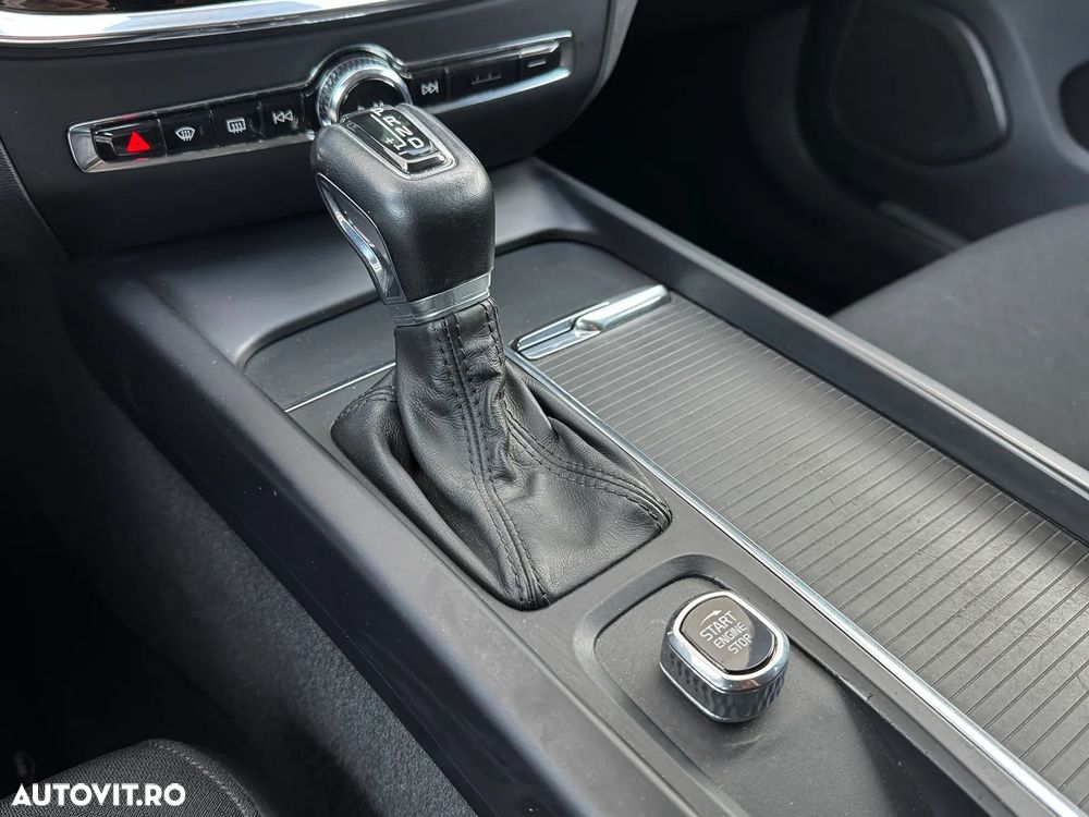 Volvo V60 D4 Momentum Pro - 28