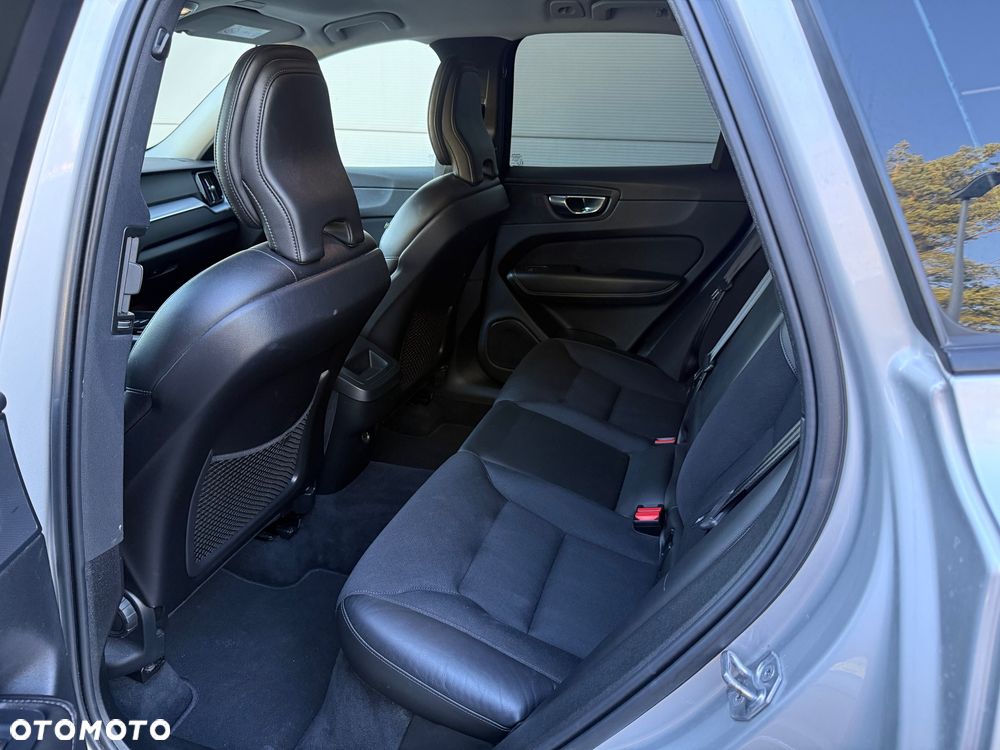 Volvo XC 60 B4 D Geartronic Momentum Pro - 12