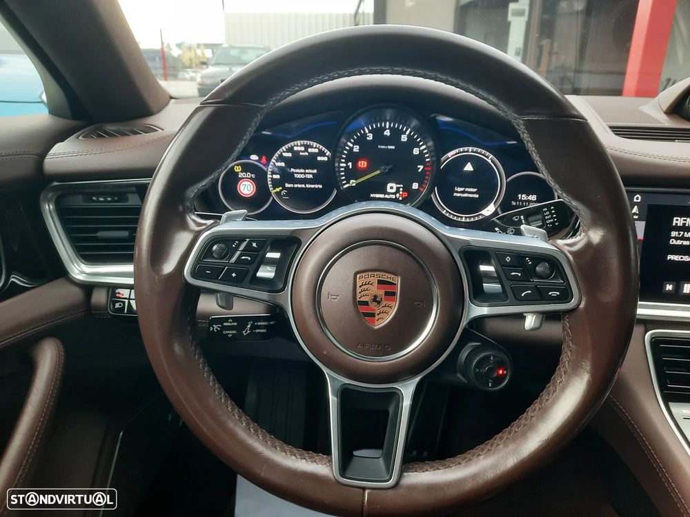 Porsche Panamera 4 E-Hybrid - 38