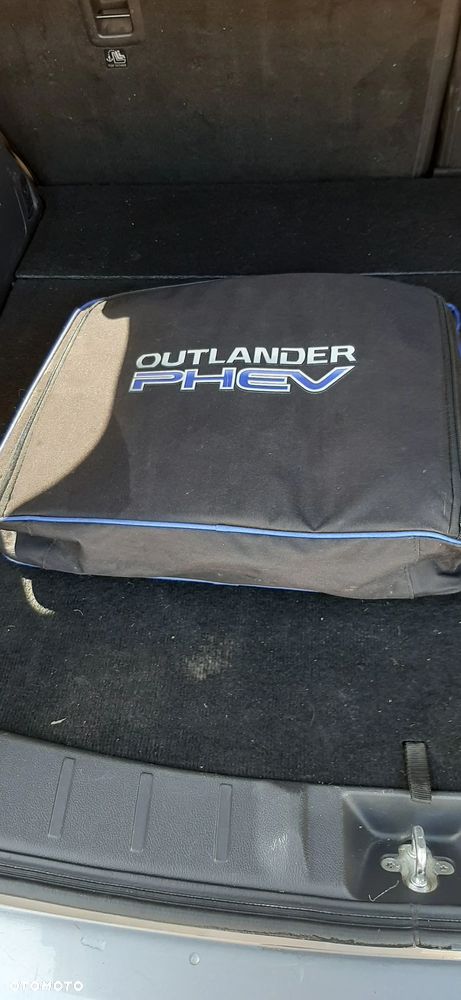 Mitsubishi Outlander 2.0 4WD Plus - 7