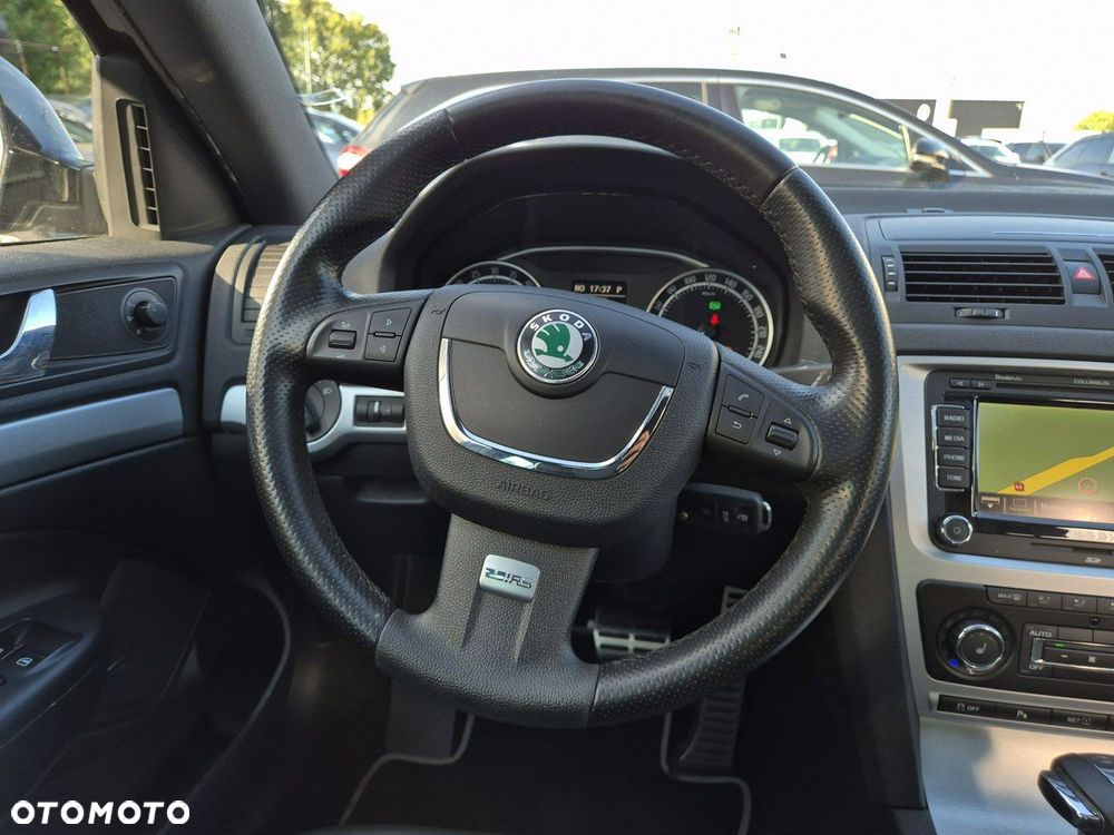 Skoda Octavia Combi 2.0 TDI CR DPF DSG RS - 29