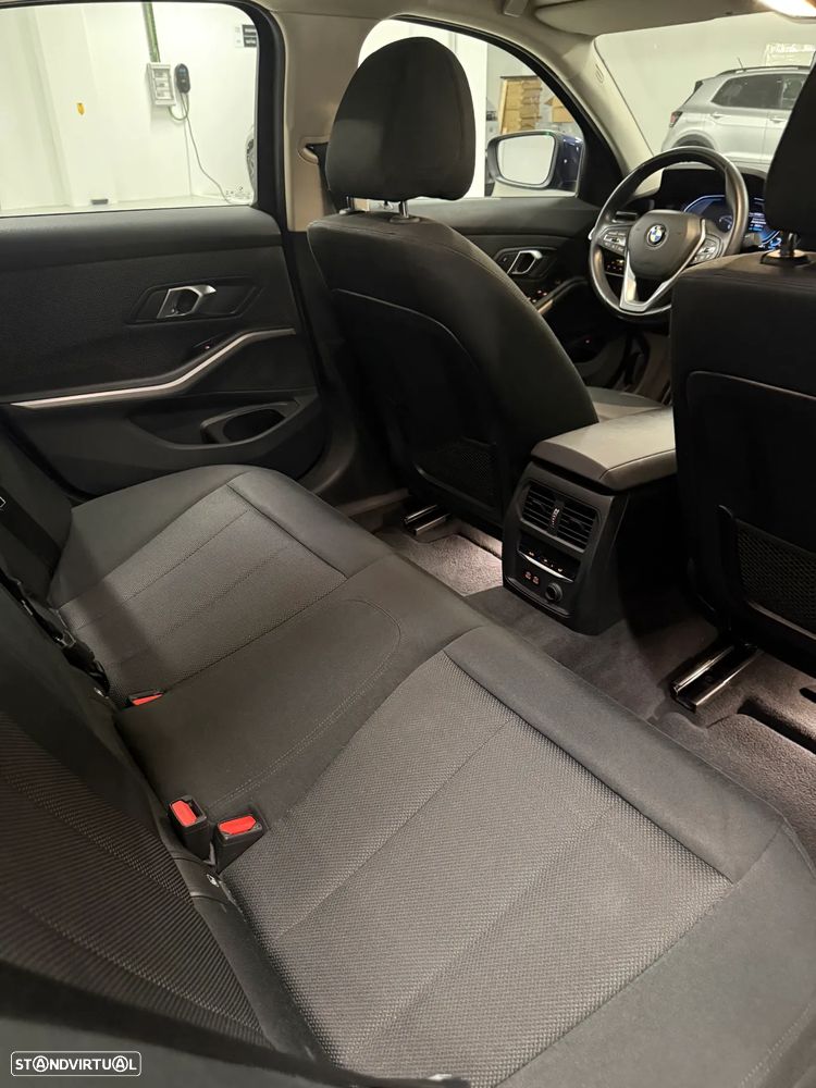 BMW 330 e Aut. Advantage - 24