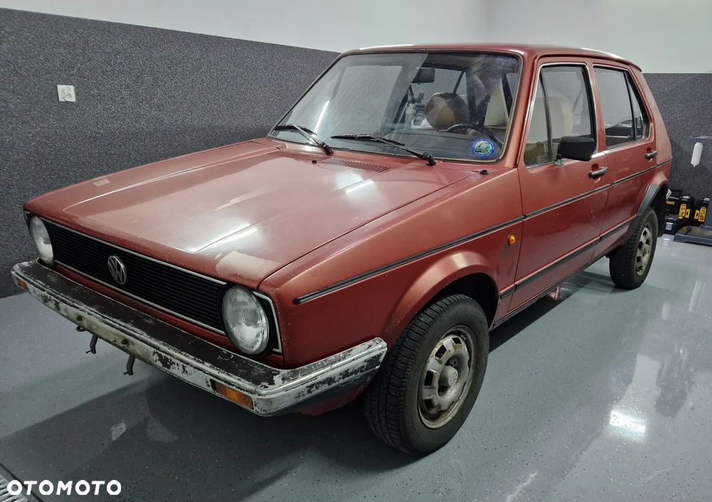 Volkswagen Golf - 1