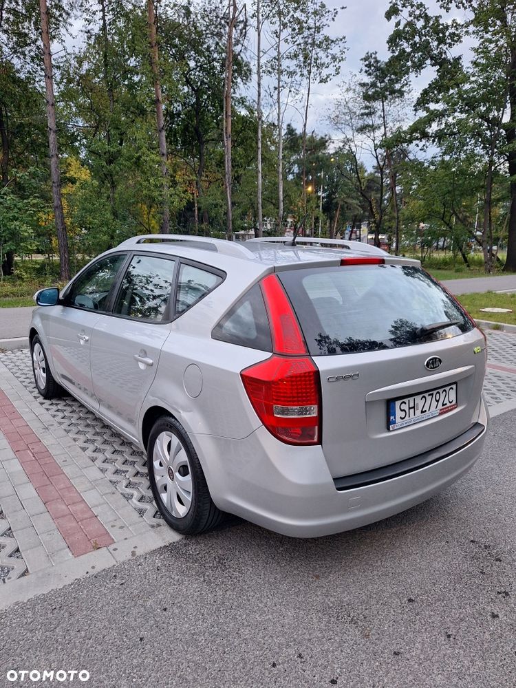 Kia Ceed - 4